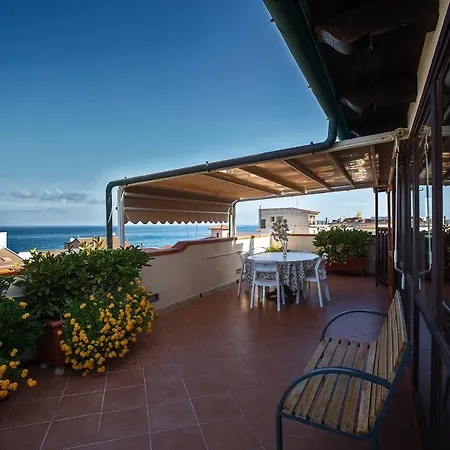 Holiday home Attico Sul Mare In Centro *