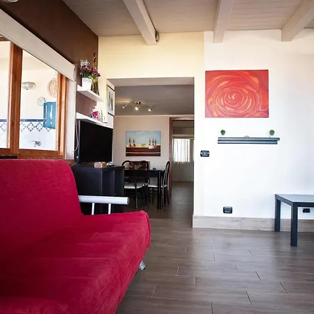 Holiday home Attico Sul Mare In Centro *